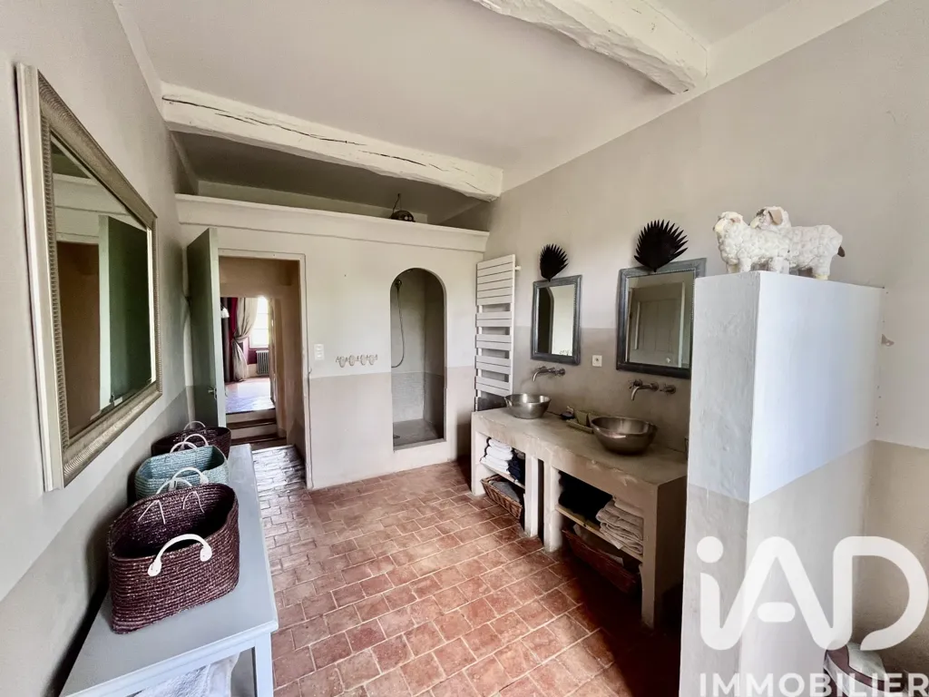 Salles de bain - Maison de Caractère avec Piscine en Provence