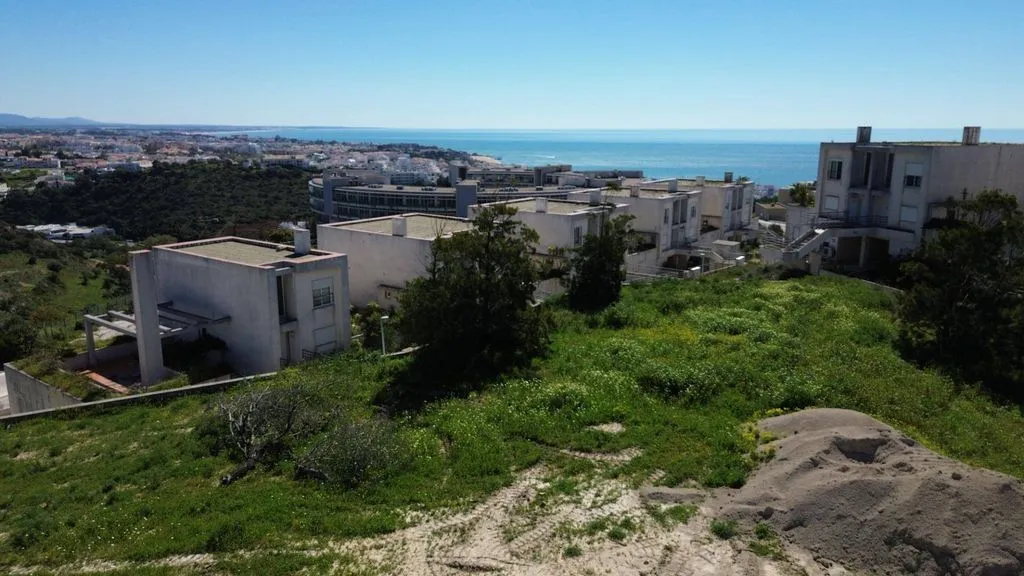 Aed - Urban Plot with Sea Views in Albufeira