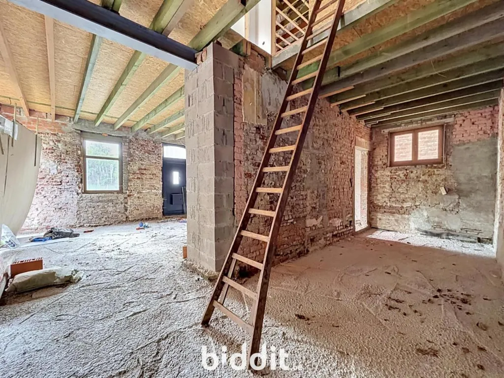 Pièces - Maison à Rénover avec Jardin dans un Environnement Rural