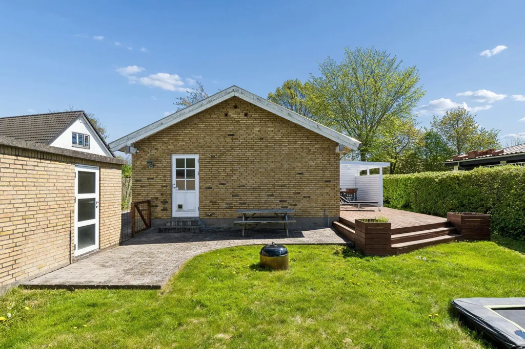 Aed - Fenced Villa with Garden in Næsby, Odense N
