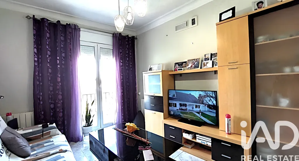 Séjour - Spacious 4-Bedroom Flat with Balcón in Calaf