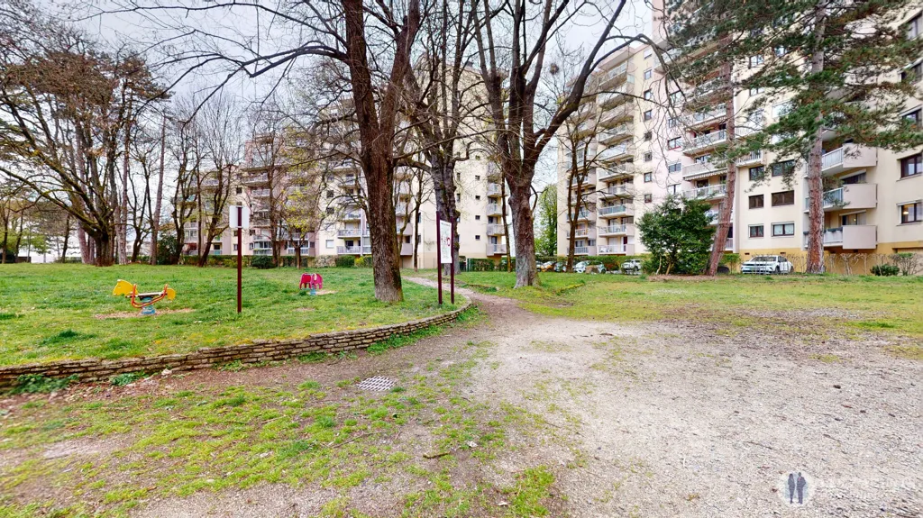 Jardin - Appartement 3 Pièces avec Parking à Echirolles