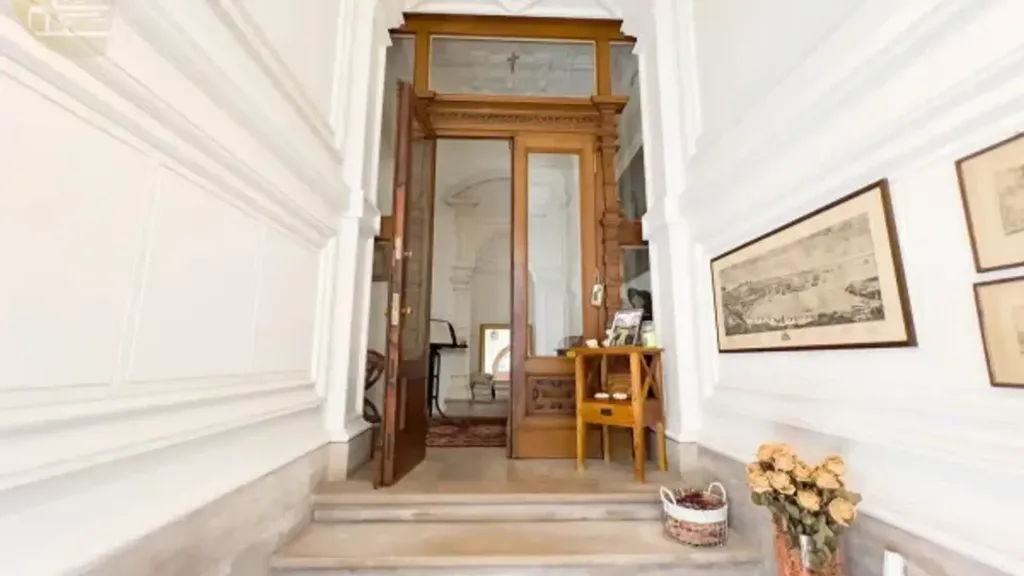 hallway_entrance