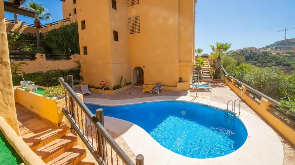 Piscine - 3-Bed Apartment with Terrace in La Duquesa, Manilva