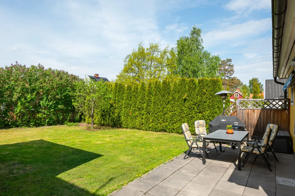 Aed - 1½-Storey Villa with Garden in Barrsätra