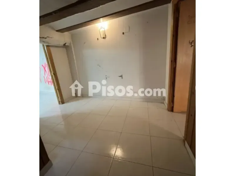 Entrée - House for Renovation with Potential in Alberite