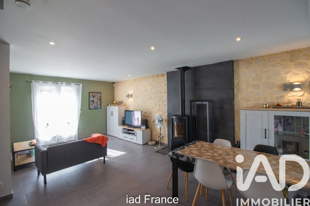 Salle à manger - Maison Traditionnelle avec Garage à Freneuse