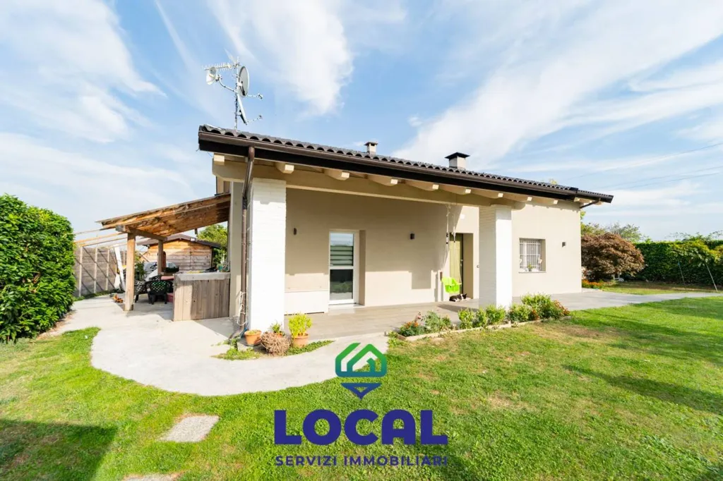 Esterno - Villa with Private Garden in Cuneo