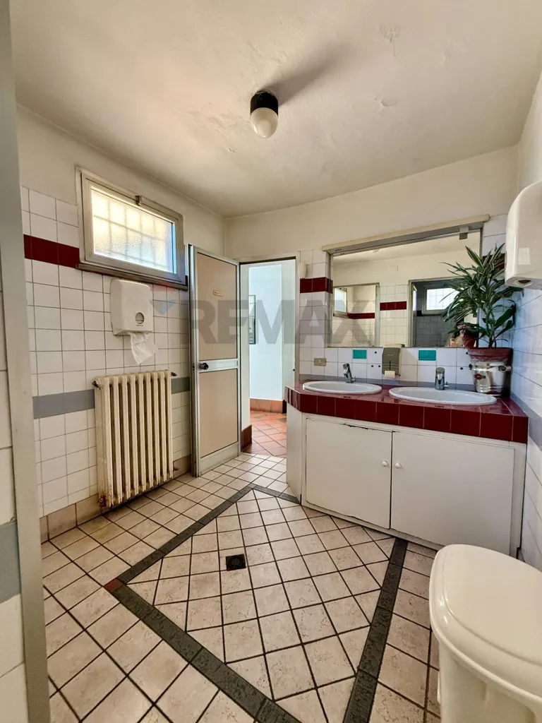 Salles de bain - Restaurant with Apartment in Cremona's Migliaro