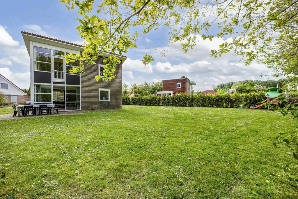 Aed - Villa with Large Garden in Zeewolde