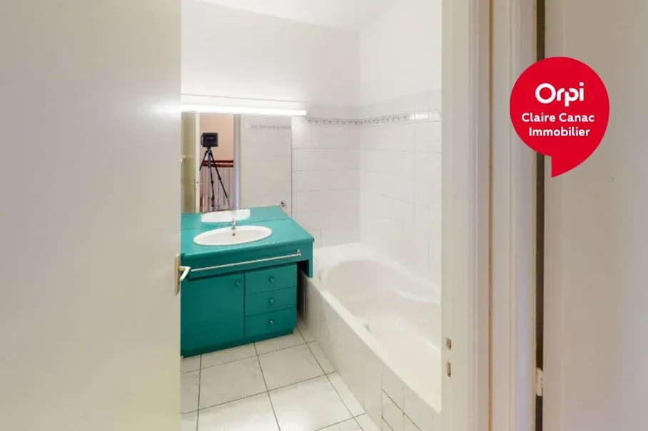 Salles de bain - Appartement Rénové avec Balcon à Castres