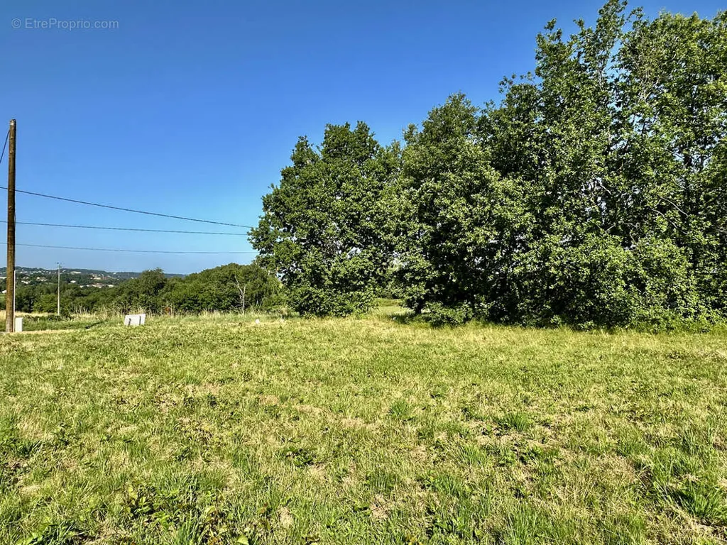 Aed - Flat, Serviced Plot in Quiet Countryside, Cunac
