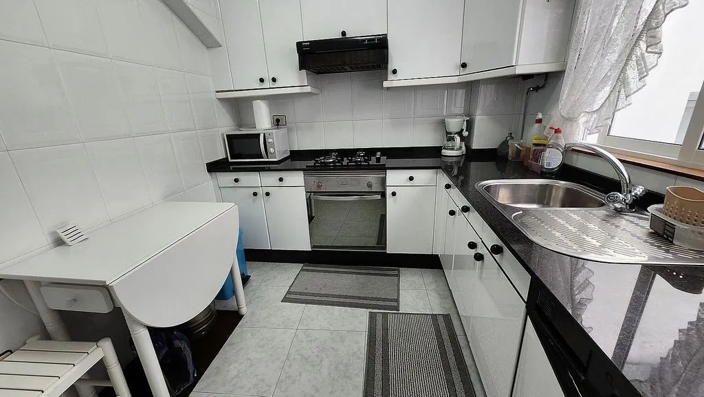 Kitchen - 2-Bedroom Flat with Balcony in Miño