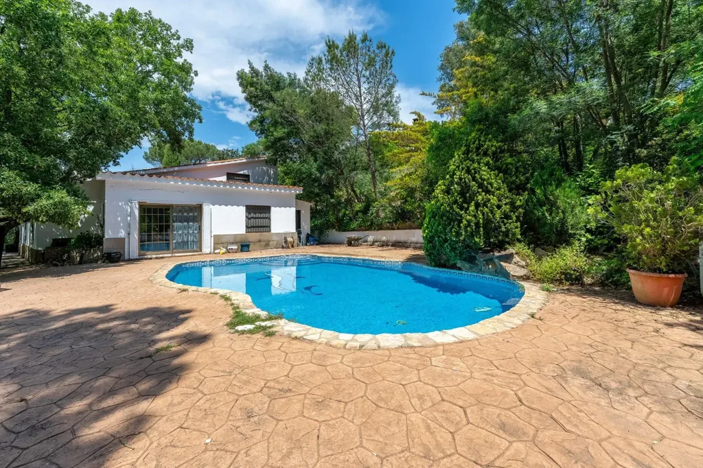 Piscine - Classic Style Villa with Pool in Caldes de Malavella