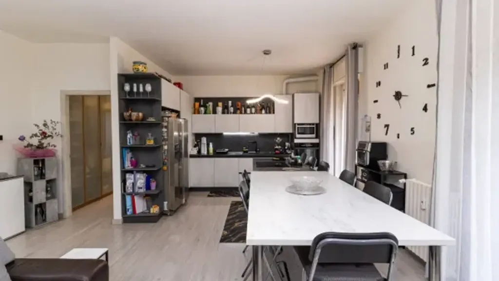 Salle à manger - Rusticated Apartment with Balcony in Monza