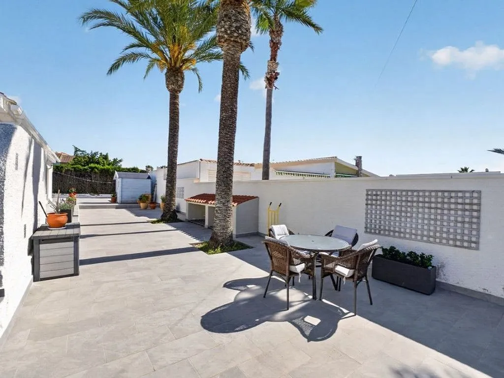 Terrass - Chalet with Pool on Avenida Las Alondras