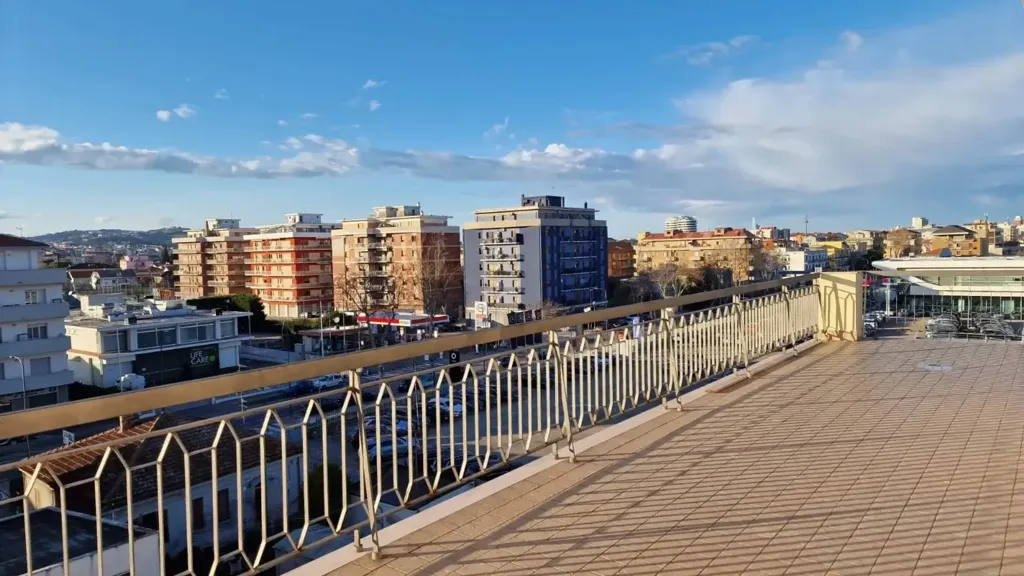 Rõdu - Penthouse with Panoramic Terrace in Pescara
