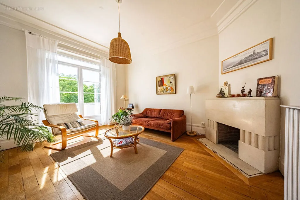 Séjour - Appartement de Charme en Résidence des Années 30 avec Balcon
