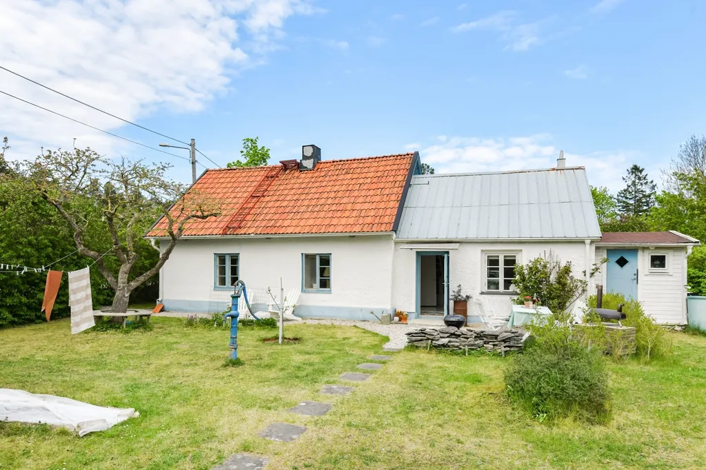 Aed - Charming Gotland House with History in Othem