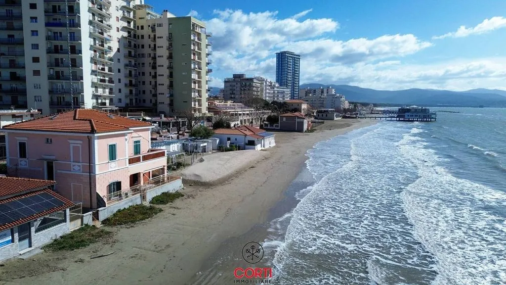 Luxury Villa with Beach Access in Follonica
