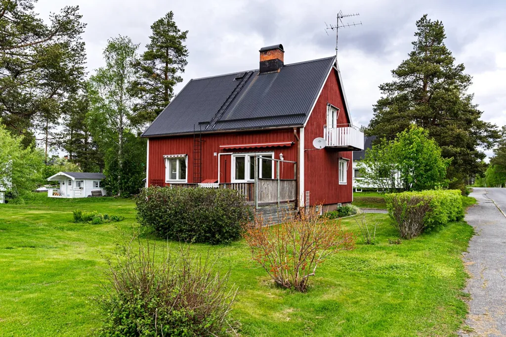 Esterno - Classic Red Brick Villa with Garden in Jörn