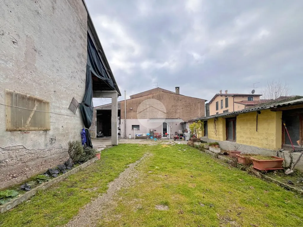 Jardin - Independent House with Garden in Zevio Centre