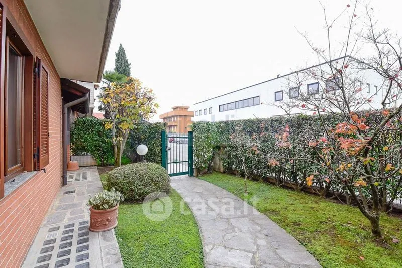 Giardino - Villa with Brickwork in Seregno