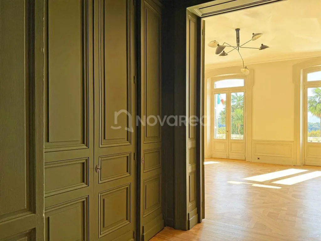 Séjour - Appartement Rénové avec Vue sur les Pyrénées à Pau