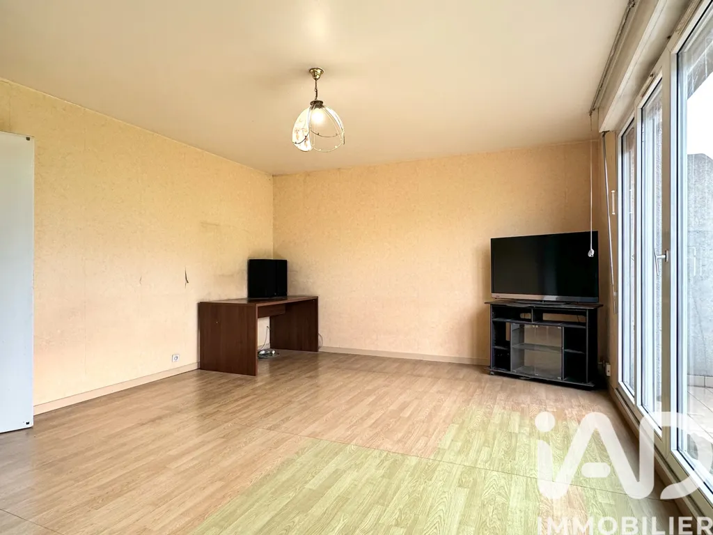 Elutuba - Duplex with Terrace in La Courneuve