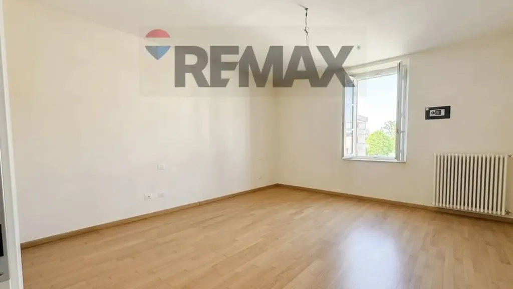 Toad - Rustic Duplex with Box in Novellara