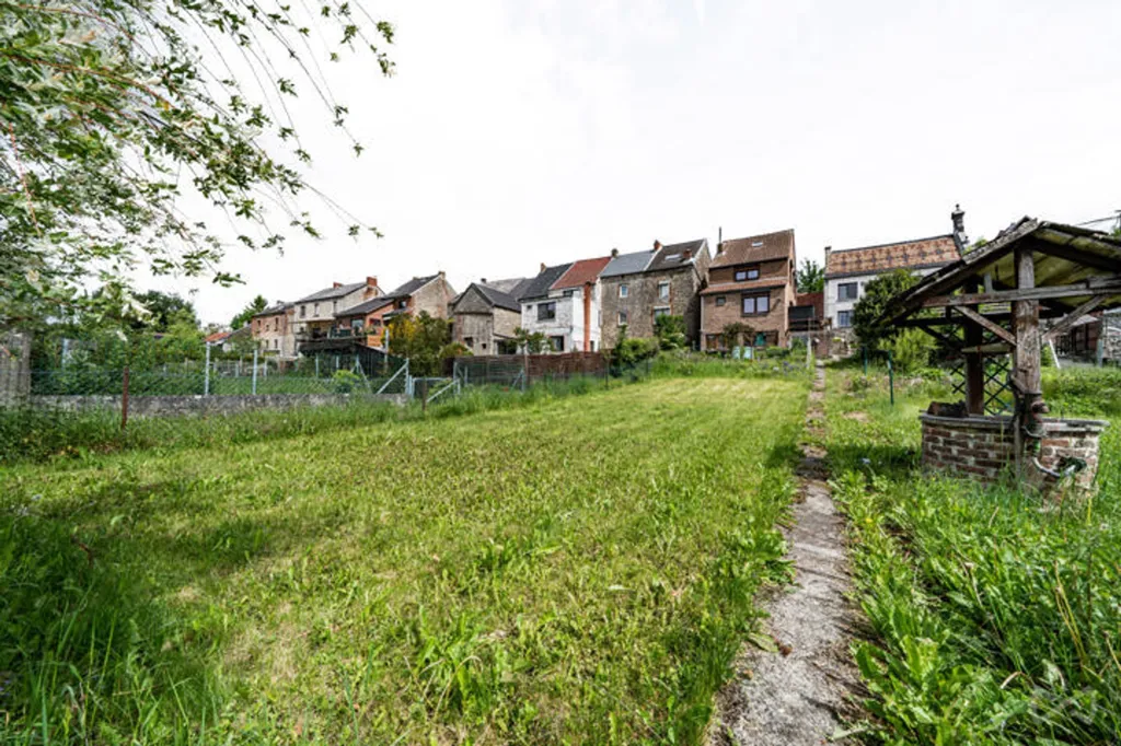 Jardin - Maison 4 Façades avec Jardin et Garage à Berzée
