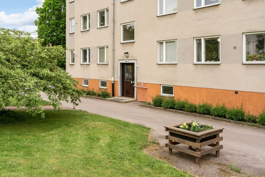 Aed - Well-Planned Gable Flat with South-Facing Balcony in Örbyhus