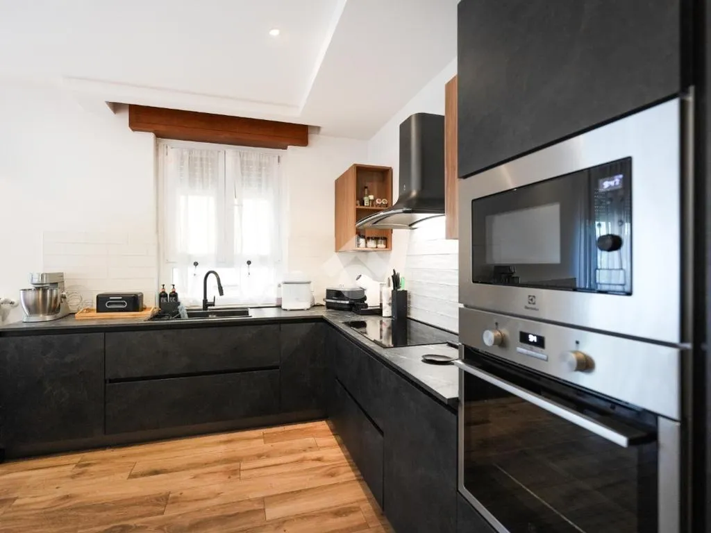 Cuisine - Rustic Villa with Balcony in Verano Brianza