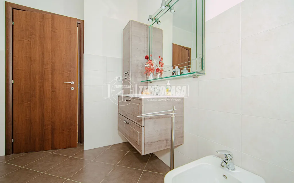 Salles de bain - Modern Villa with Private Garden in Vigevano