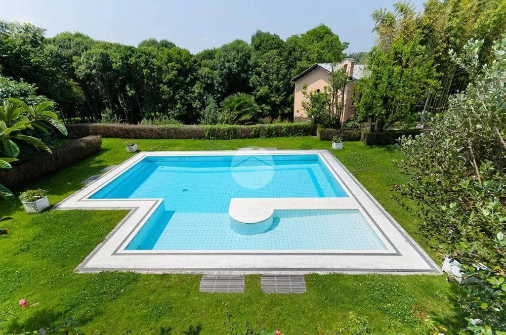 Pool - Historic Villa with Garden and Pool in Pianezza