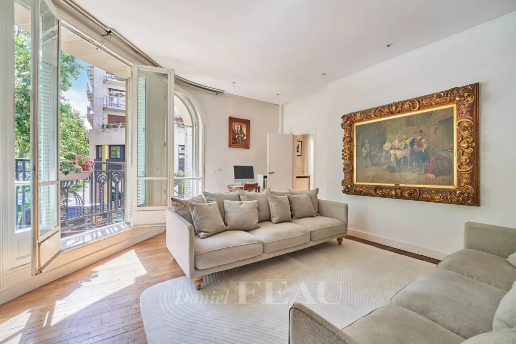 Living Room - Luxury Corner Apartment with View in Paris 7th