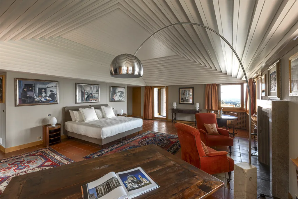 Bedrooms - Luxury Villa with Panoramic Views in Turin