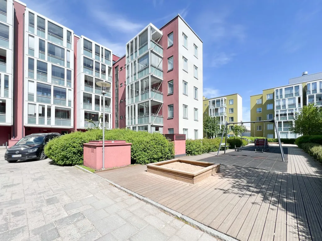 Garden - Modern Flat with Balcony in Tikkurila, Vantaa