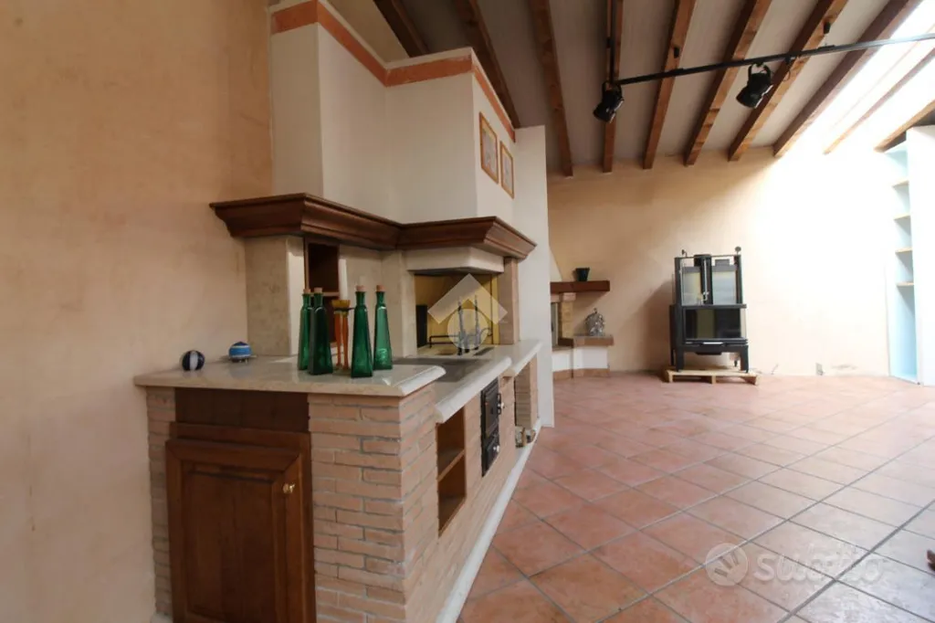 Cucina - Industrial Complex with Exhibition Space near Brescia