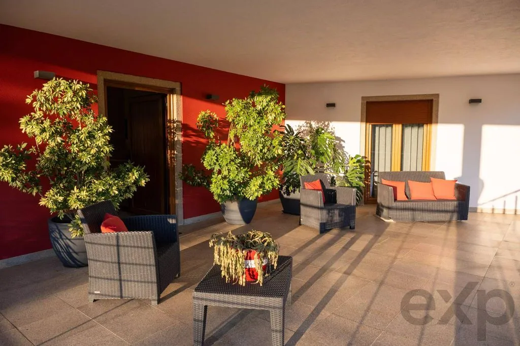 Terrasse - Luxury Villa with Greenbelt View in Friestas