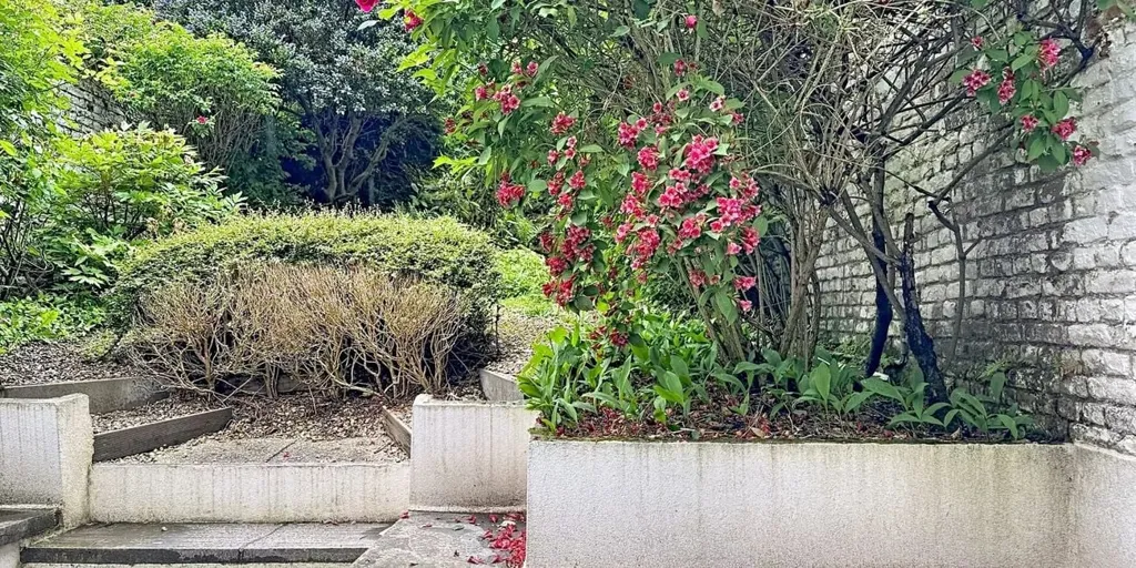 Jardin - Maison Rénovée avec Terrasse à Ukkel