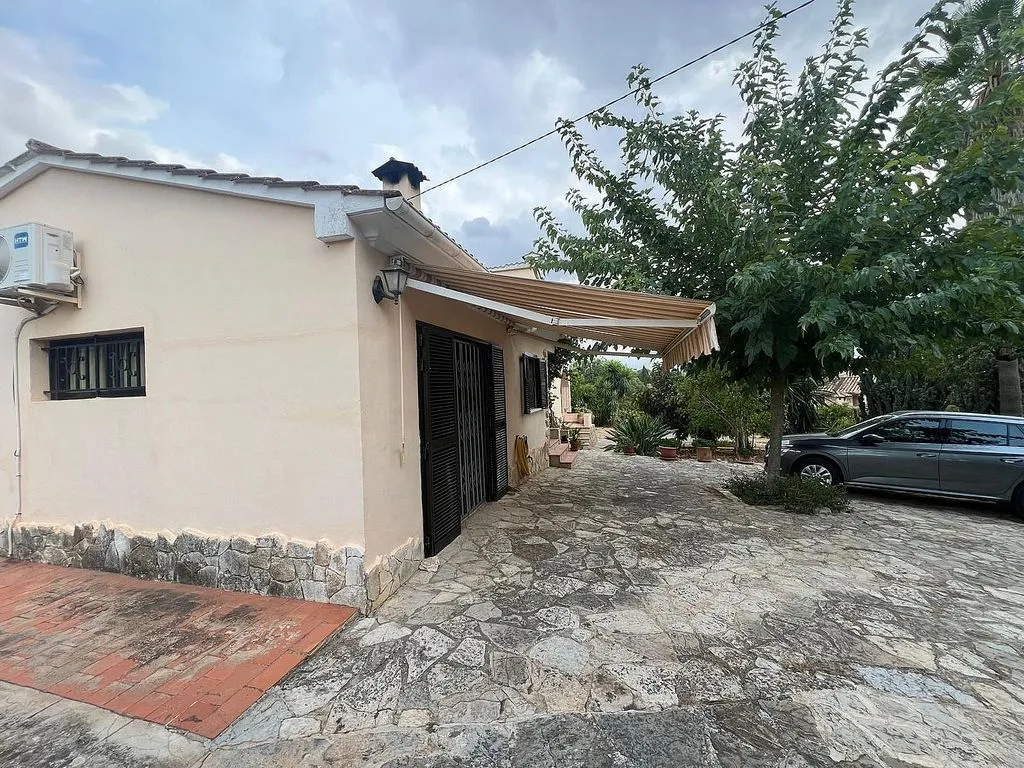 Välivaade - Rustic House with Pool in Reis Catòlics