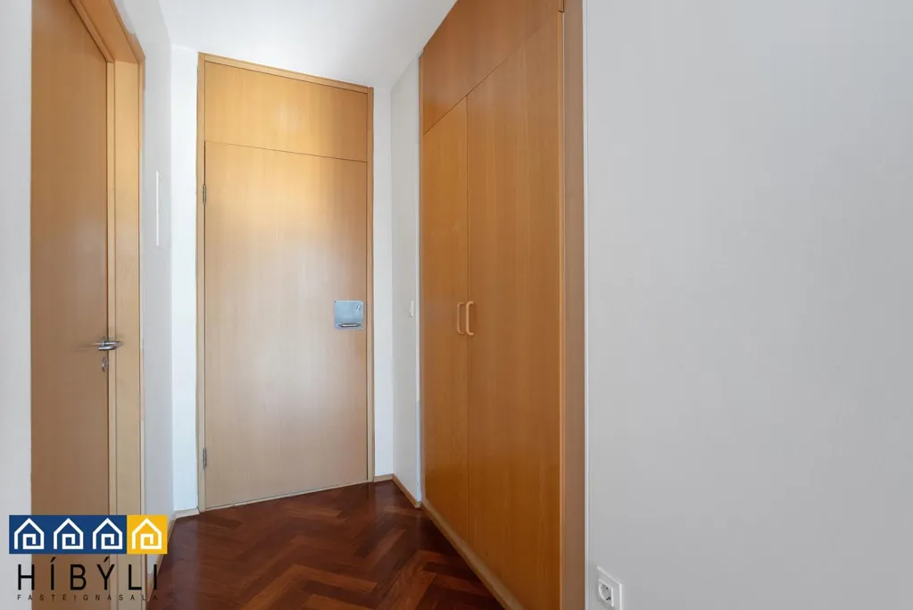 Esik - Two-Bedroom Apartment with Elevator in Reykjavik