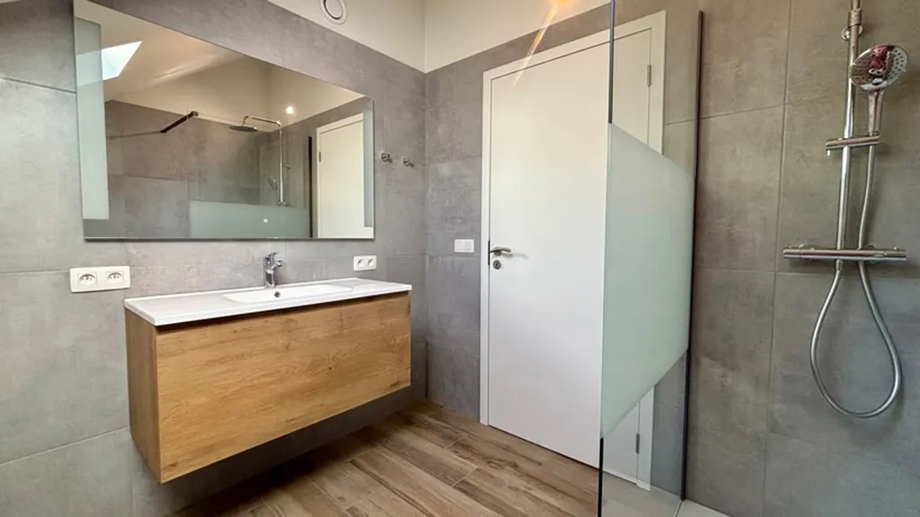 Bagni - New House with Solar Panels in Ciergnon