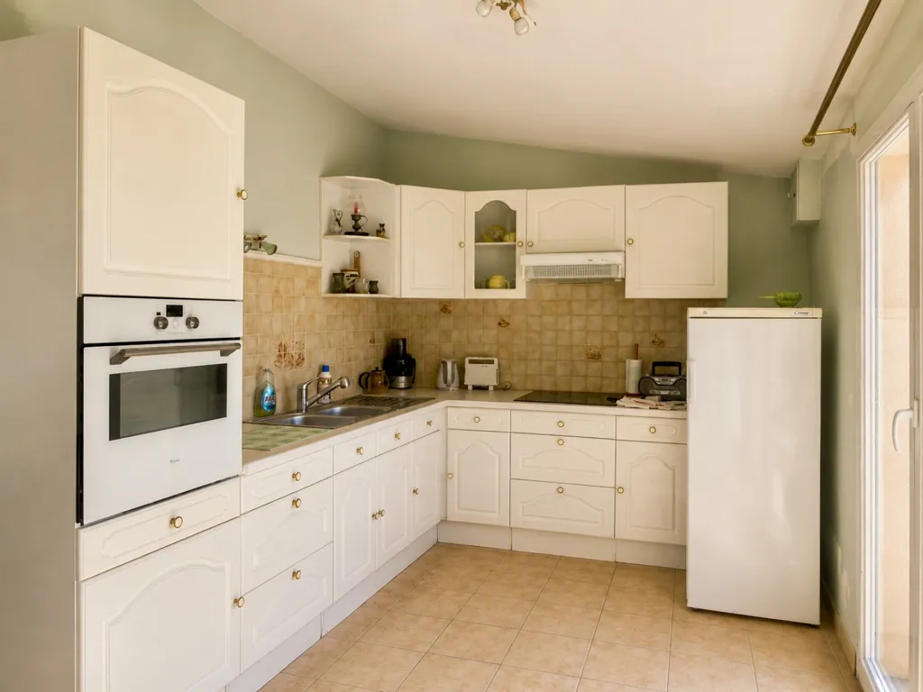Cuisine - Maison Familiale avec Piscine et Vue Dominante à Château-Gombert