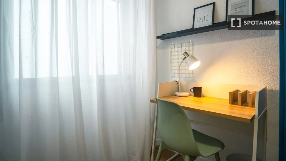 Bureau - Shared Room in Casa de Campo, Madrid