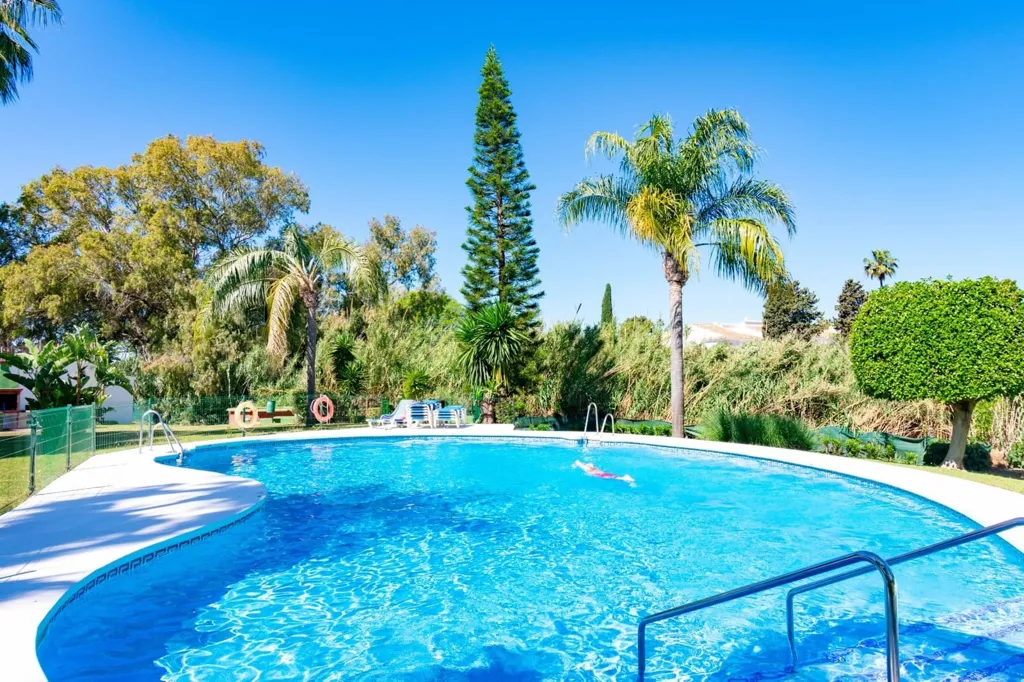 Piscina - Townhouse with Garden in Estepona
