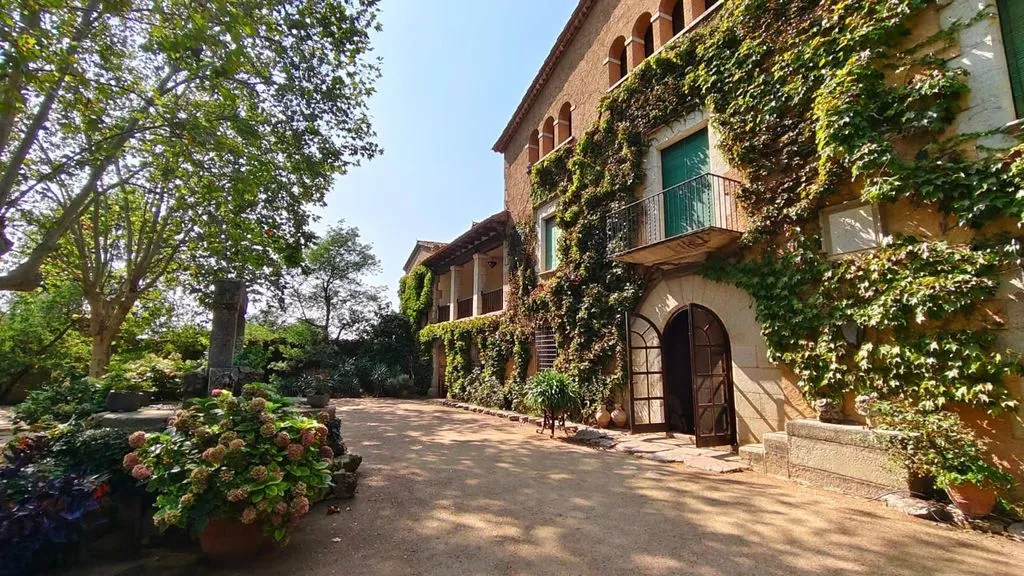 Jardin - Modernist Farmhouse with Pool in Llagostera