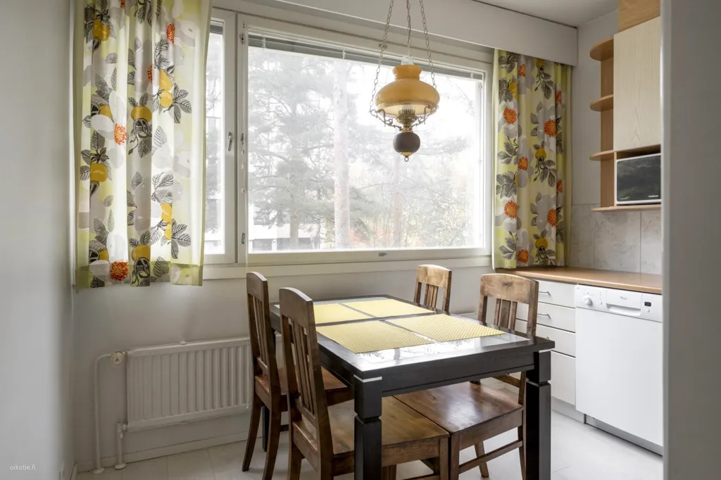 Salle à manger - Apartment with Glazed Balconies in Suikkila