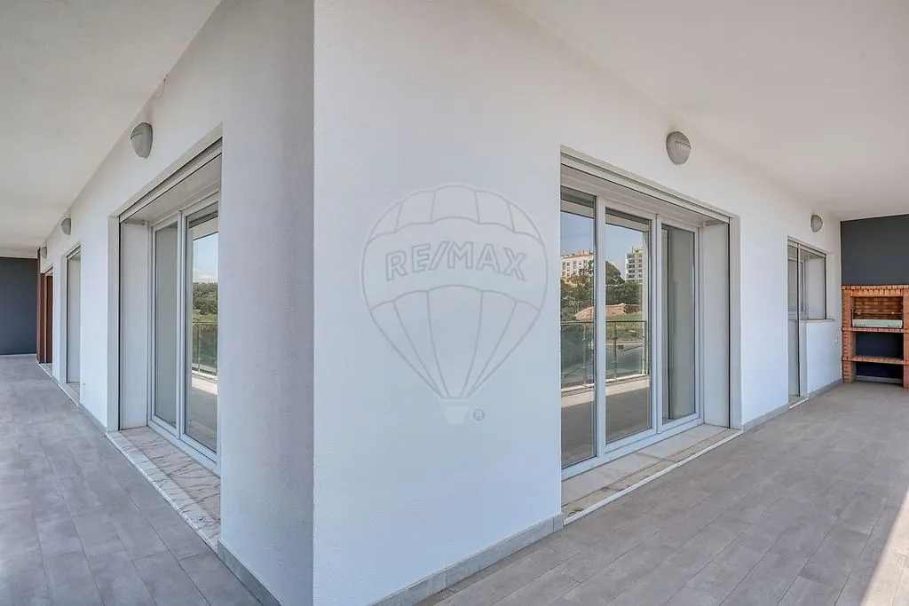 Terrasse - Luxury Apartment with Panoramic Balcony in Odivelas
